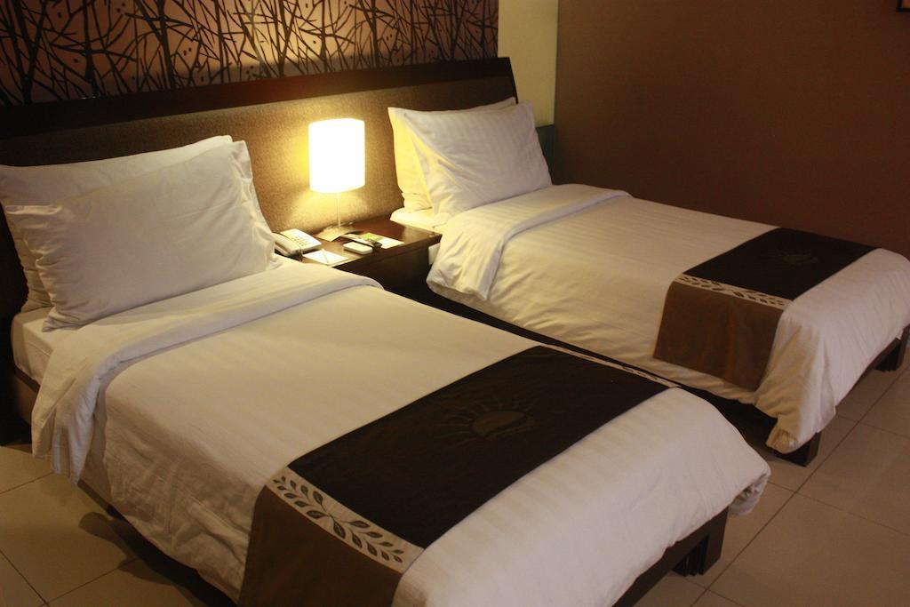 Hotel 100 Sunset Boutique Kuta Lombok Exterior foto